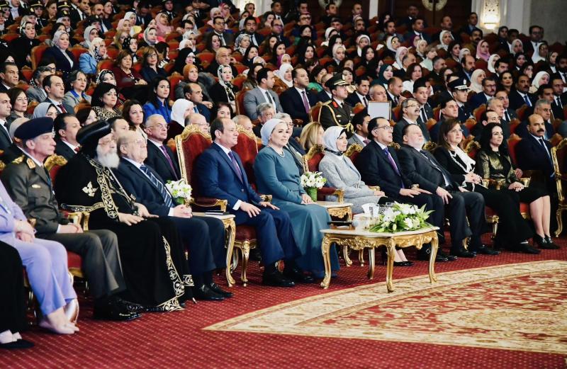 الرئيس والسيدة قرينته انتصار السيسي أثناء احتفالية تكريم المرأة المصرية والأم المثالية لعام ٢٠٢٣