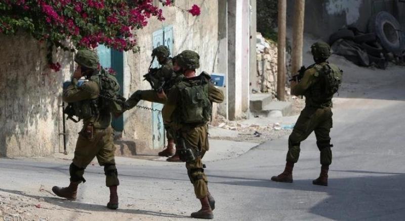 قوات الاحتلال الإسرائيلي تقتحم مخيم ”بلاطة” وتهدد بهدم منزل به 17 فلسطينيا