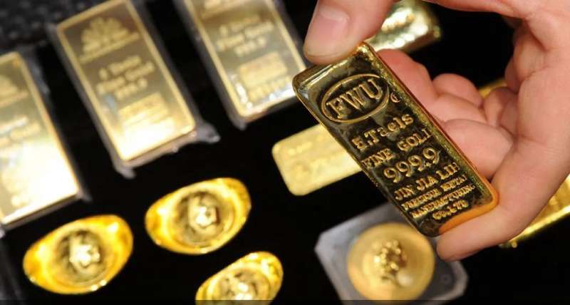 الذهب قرب أدنى مستوياته في 4 أشهر وسط توقعات زيادة الفائدة