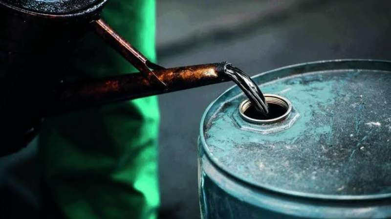 بالتزامن مع قرار السعودية.. روسيا تدعم استقرار أسواق النفط وتعلن خفضا طوعيا في صادرات الخام