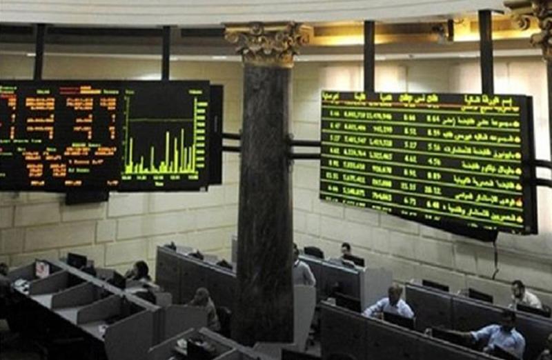 تباين أداء مؤشرات البورصة المصرية في بداية تعاملات اليوم
