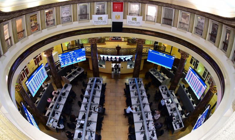 أداء متراجع لمؤشرات البورصة المصرية عند الإغلاق ترقبا لقرار البنك المركزي بشأن الفائدة