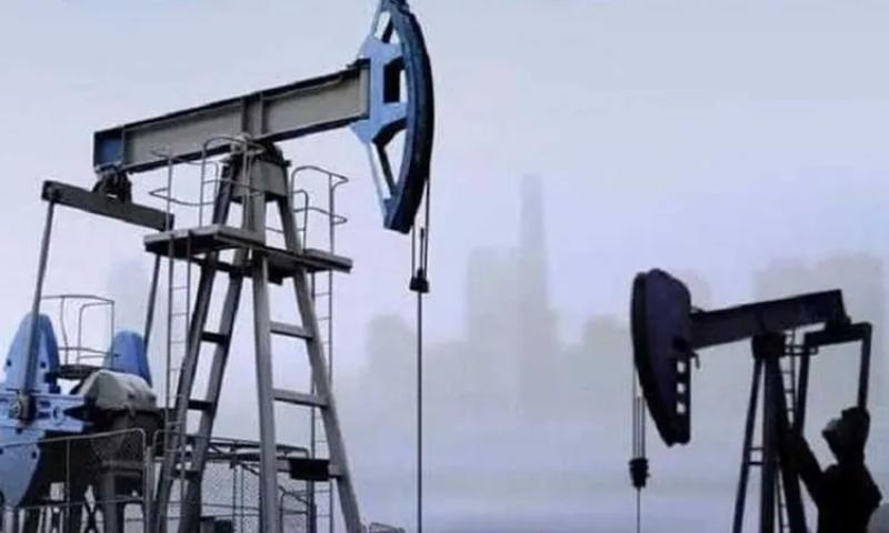 تراجع سعر النفط الأمريكي لأقل من 70 دولارا للبرميل في تعاملات اليوم