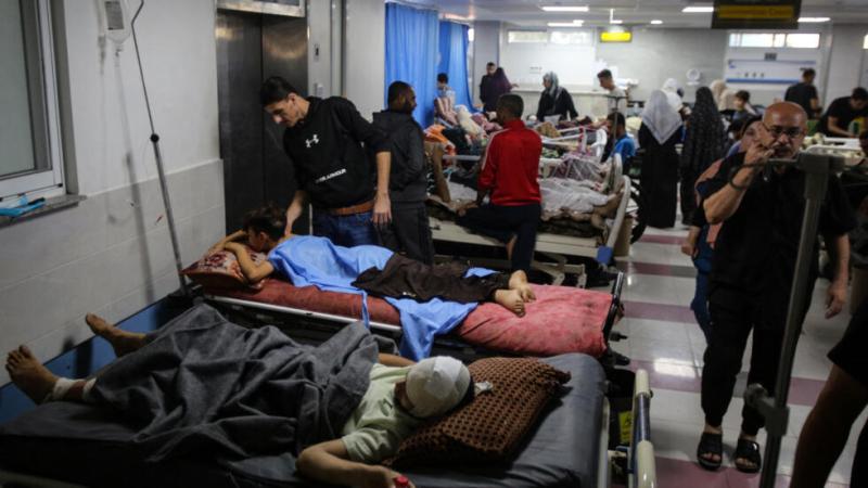 مدير إعلام الهلال الأحمر الفلسطيني: نستقبل يوميا نحو 200 حالة من المصابين في قطاع غزة
