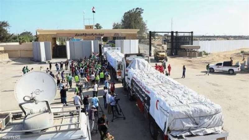 الهلال الأحمر الفلسطيني يستقبل 100 شاحنة مساعدات عبر معبر رفح