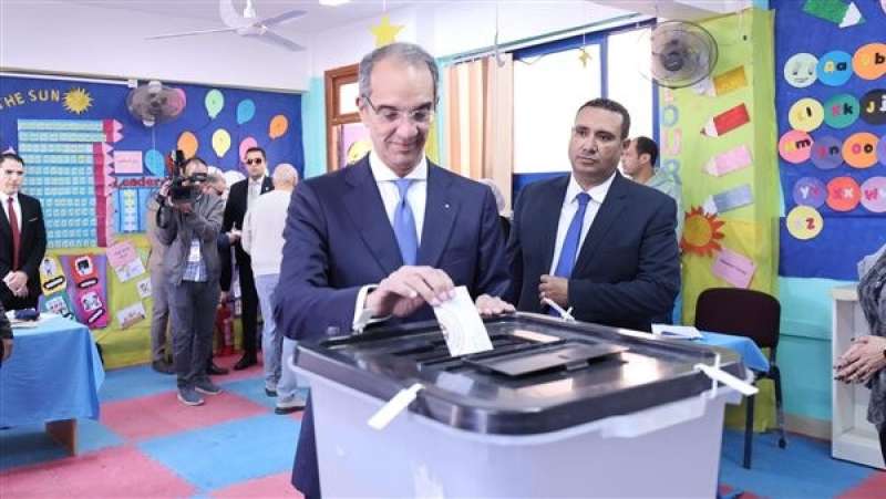 وزير الاتصالات يدعو جموع المصريين للاصطفاف حول الوطن والمشاركة في الانتخابات الرئاسية