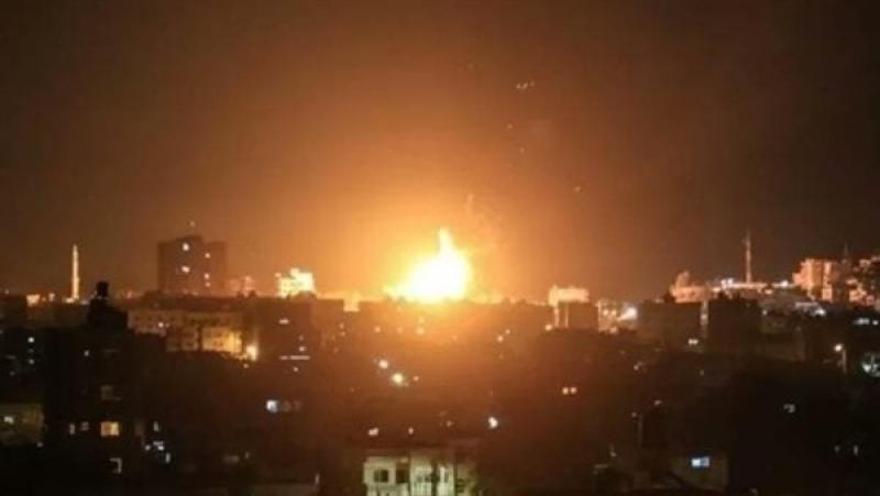 انفجارات عنيفة تهز دمشق.. والدفاعات الجوية تتصدى لصواريخ إسرائيلية