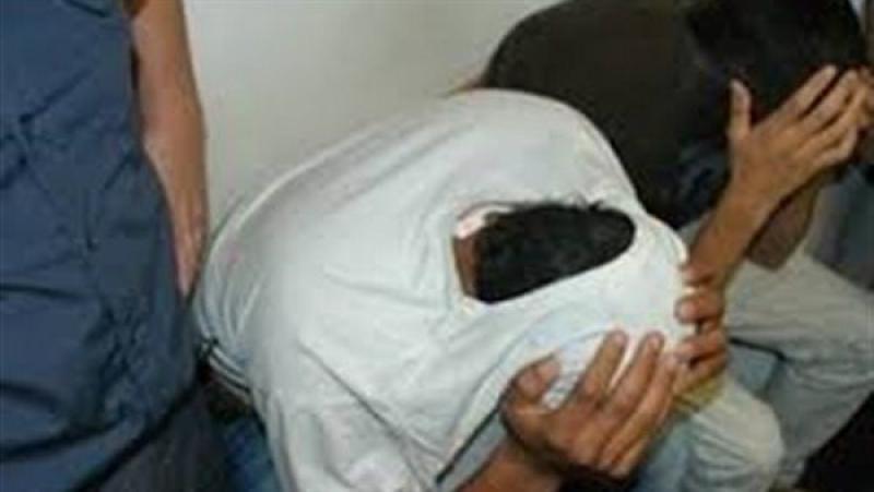 حبس عامل لاتهامه بالتسلق داخل شقة سكنية وسرقة مالكتها بالإكراه في الشيخ زايد