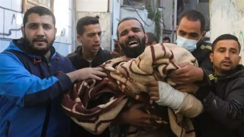 استشهاد 13 وإصابة العشرات جراء قصف إسرائيلي على خان يونس جنوبي غزة