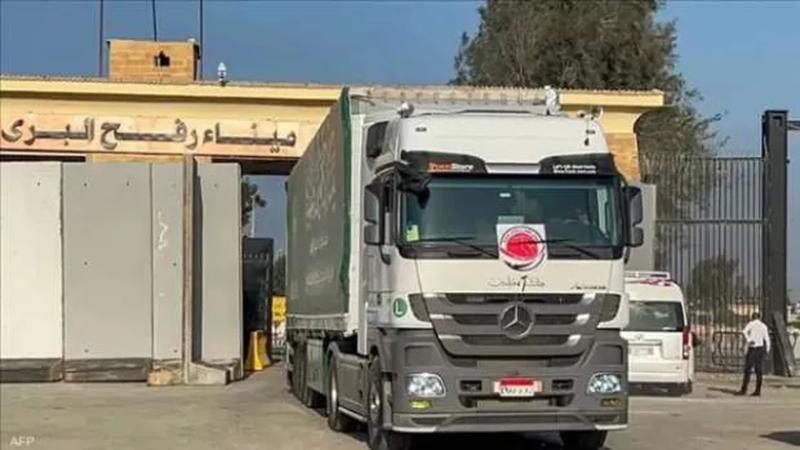 «الأونروا»: المساعدات تدخل ببطء وبكميات قليلة لغزة بسبب الاحتلال الإسرائيلي