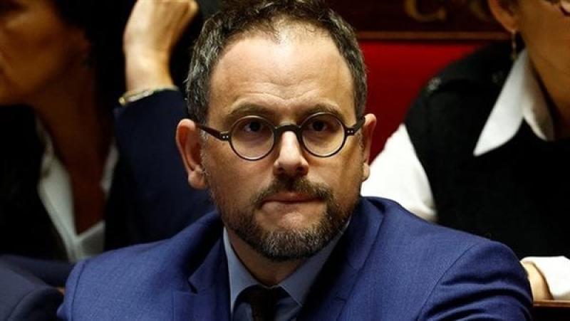 استقالة وزير الصحة الفرنسي اعتراضا على قانون الهجرة الجديد
