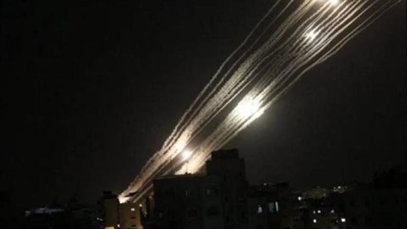 انطلاق 35 صاروخًا من غزة تجاه تل أبيب وأسدود وعسقلان