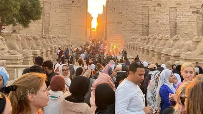 مدير معبد الكرنك: 150 سائحًا و200 مصري حضروا ظاهرة تعامد الشمس في الأقصر