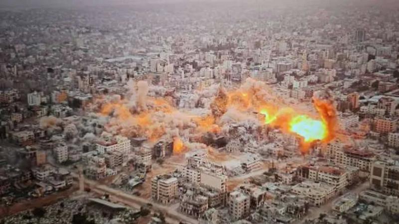 زوارق الاحتلال الإسرائيلي تواصل قصفها العشوائي للمناطق الغربية في غزة