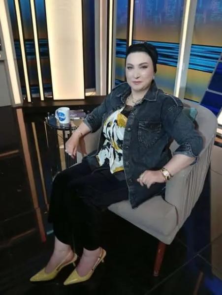 الإعلامية د ميرفت ربيع  تواصل تألقها  علي شاشة الشمس 2