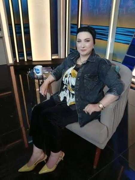 الإعلامية د ميرفت ربيع  تواصل تألقها  علي شاشة الشمس 2