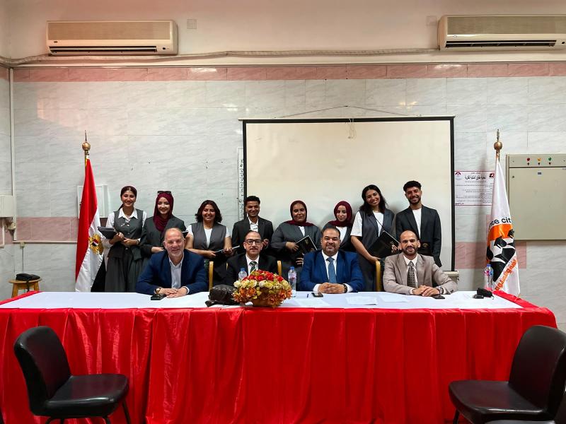 طلاب المعهد العالي للعلوم الإدارية يقدمون بحثًا حول تطبيق معايير المراجعة الدولية للحد من مخاطر الأمن السيبراني